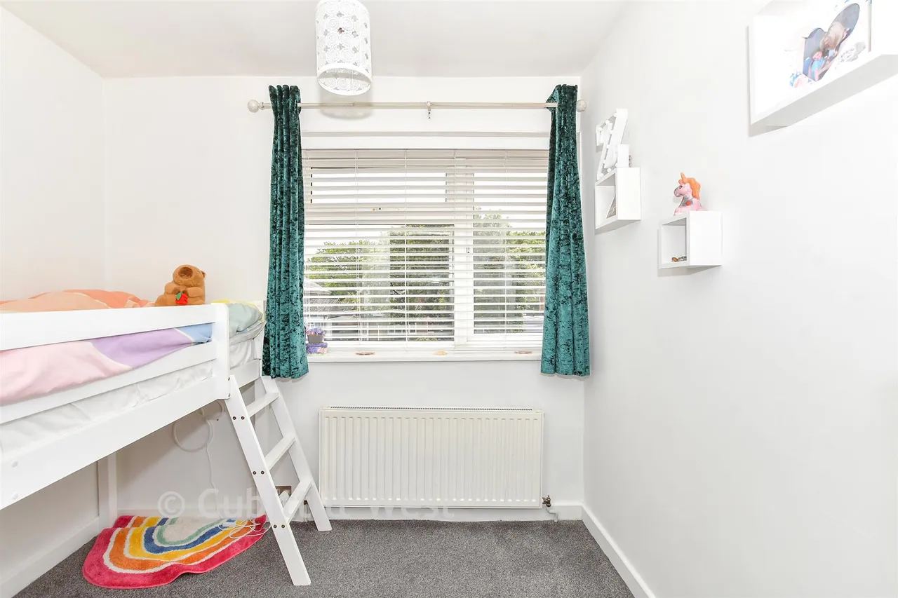 Albretia Avenue, Cowplain, PO8, photo 11