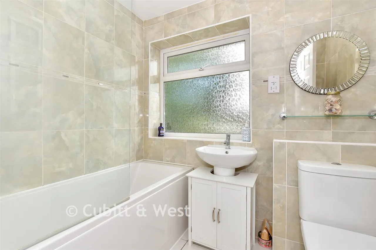 Albretia Avenue, Cowplain, PO8, photo 12