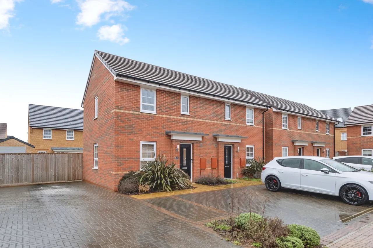 2 bed house for sale, Lyme Grove, Brooklands, MK10