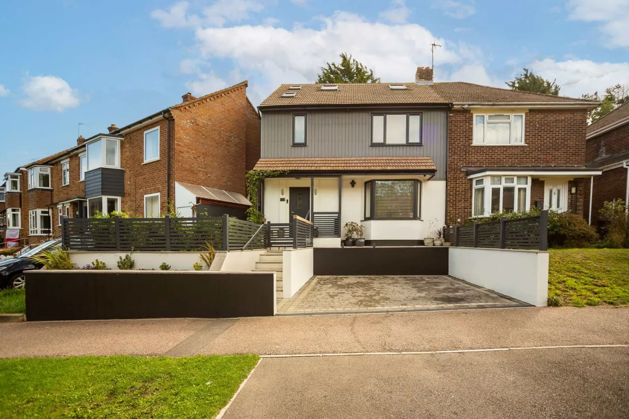 4 bed house for sale — The Tideway, Rochester, Kent, ME1 3QF