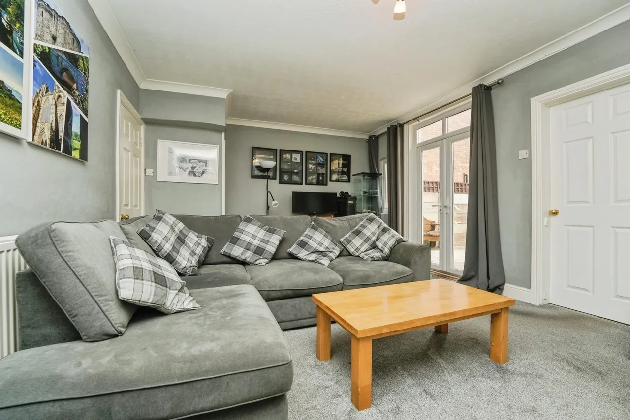 Worcester Road, Evesham, WR11, photo 3