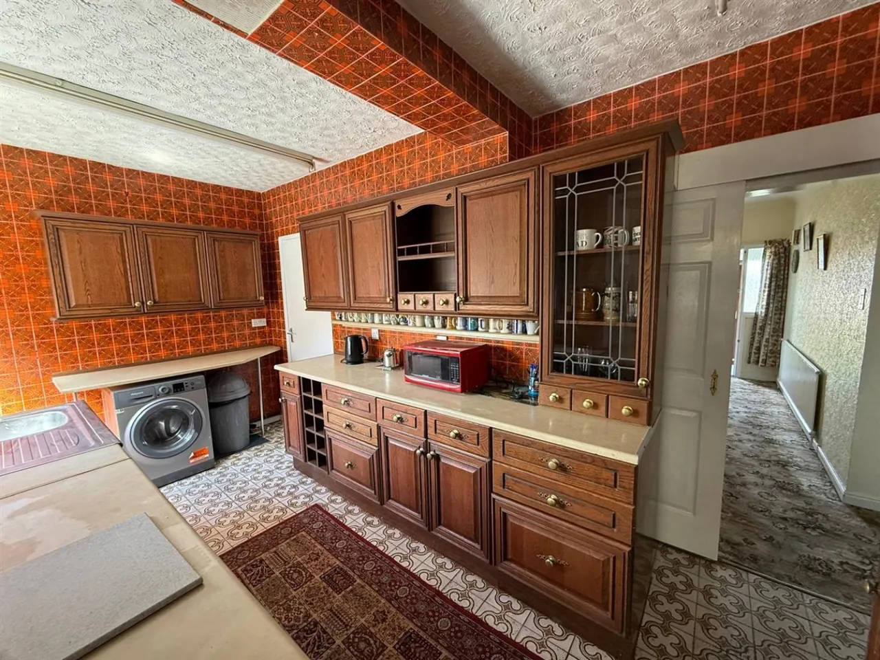 York Crescent, Wollaston, DY8, photo 3