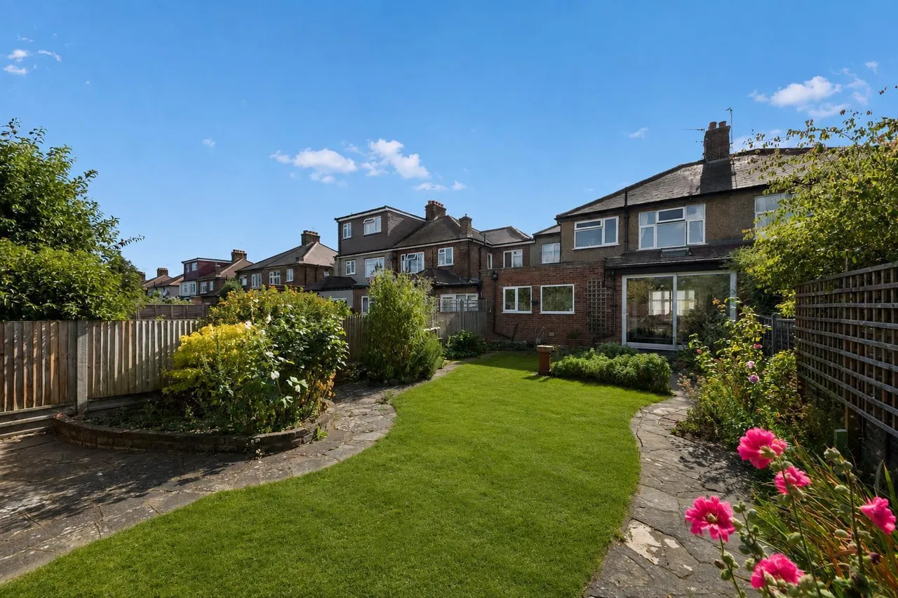 Rosebury Vale, Ruislip, photo 9