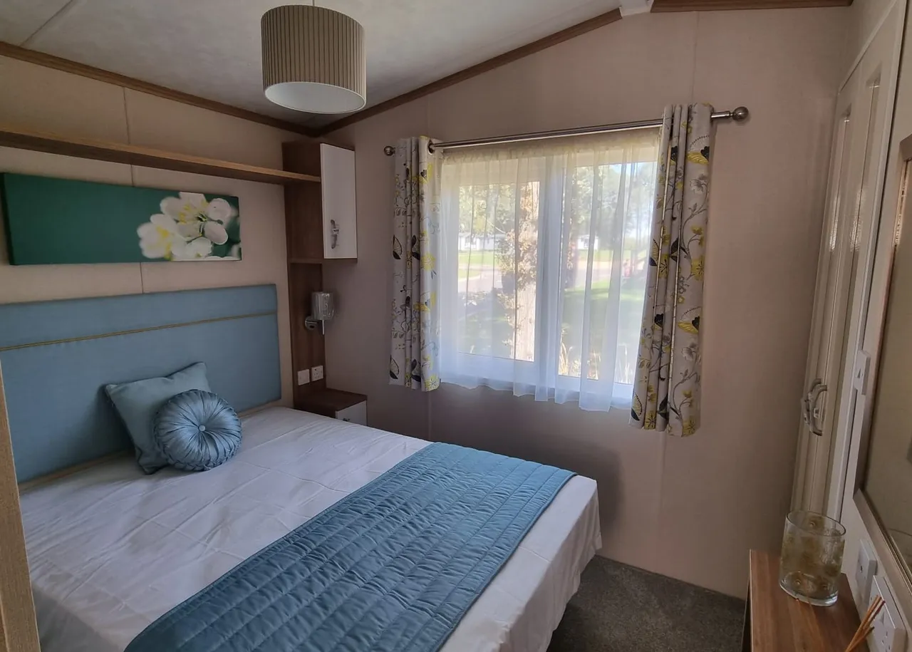 Emms Lane, Brooks Green, RH13, photo 6