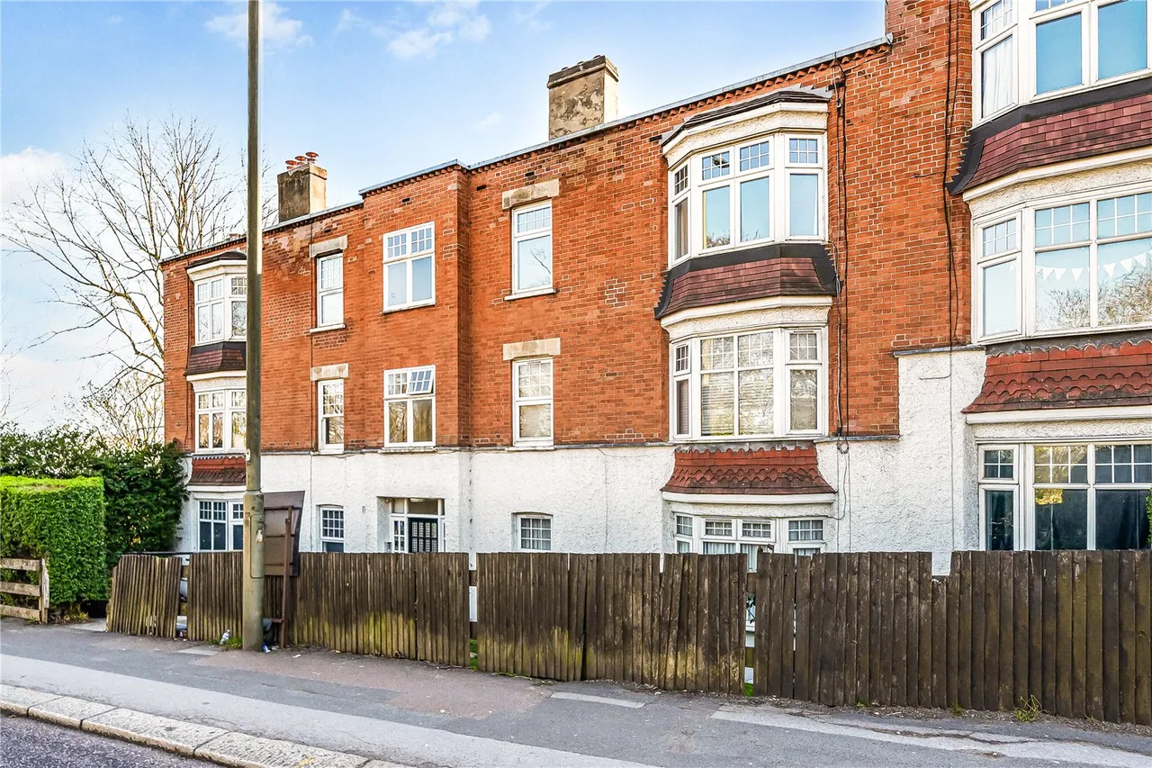 2 bed flat to rent — Hillside Mansions, Barnet Hill, High Barnet, Herts, EN5 5RH