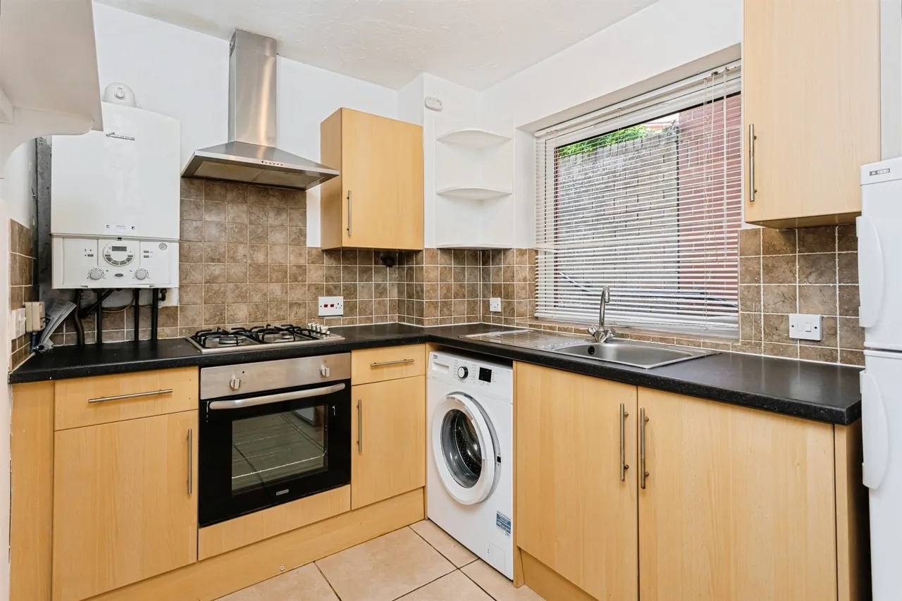 Whitelands, Franklynn Road, Haywards Heath, photo 6