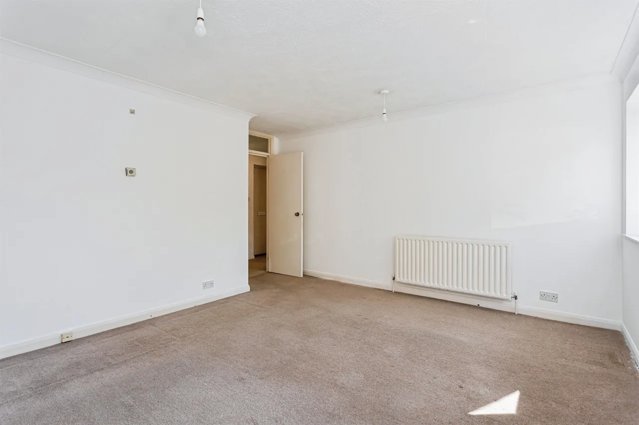 Whitelands, Franklynn Road, Haywards Heath, photo 8