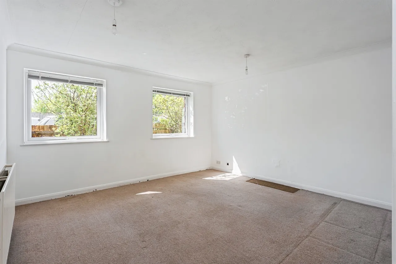 Whitelands, Franklynn Road, Haywards Heath, photo 3