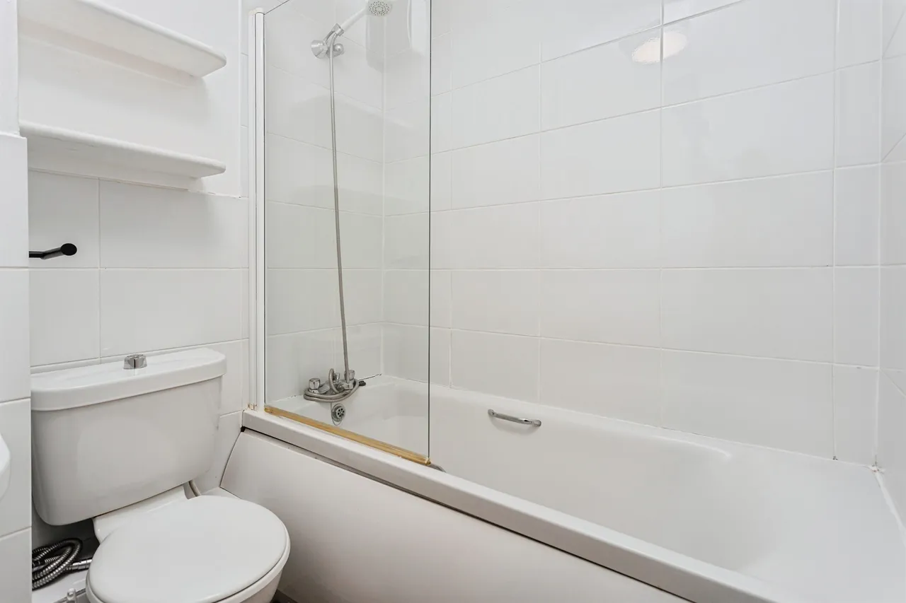 Whitelands, Franklynn Road, Haywards Heath, photo 9