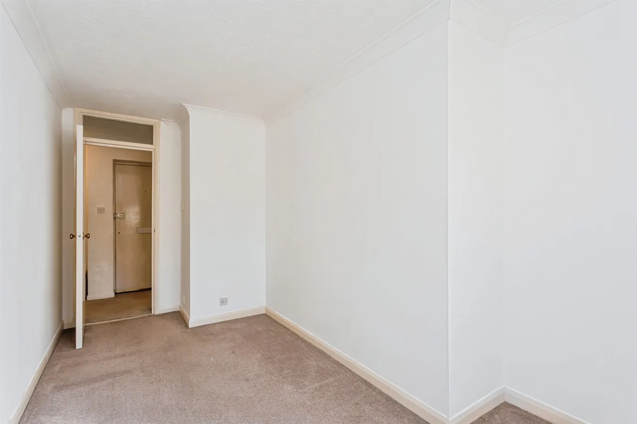 Whitelands, Franklynn Road, Haywards Heath, photo 12