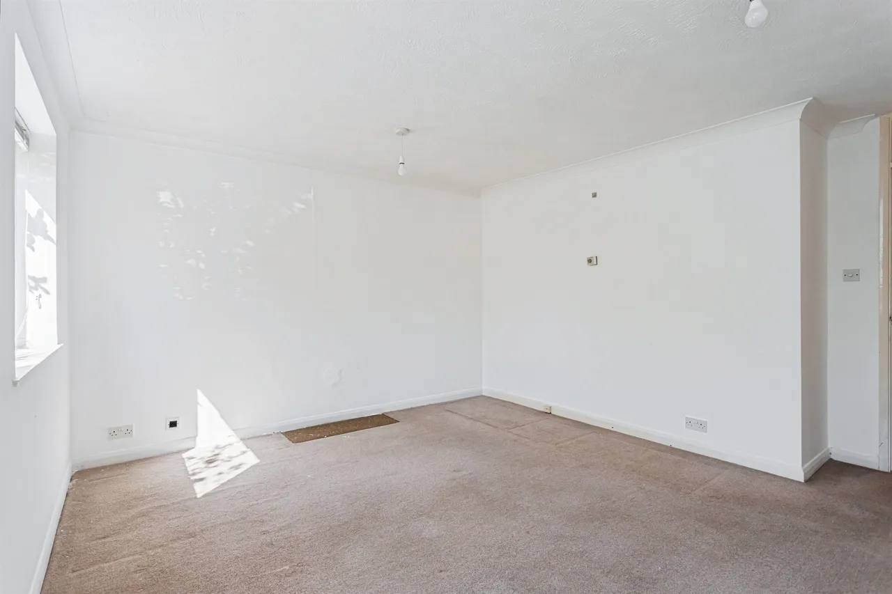 Whitelands, Franklynn Road, Haywards Heath, photo 11