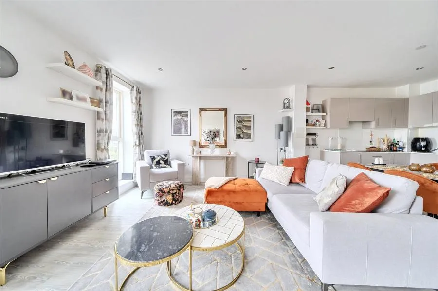 Trinity Way, Acton, W3, photo 12