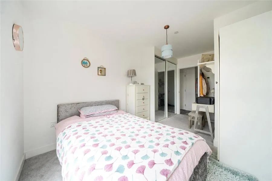 Trinity Way, Acton, W3, photo 13