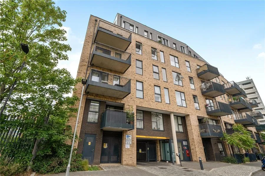2 bed flat for sale, Trinity Way, Acton, W3