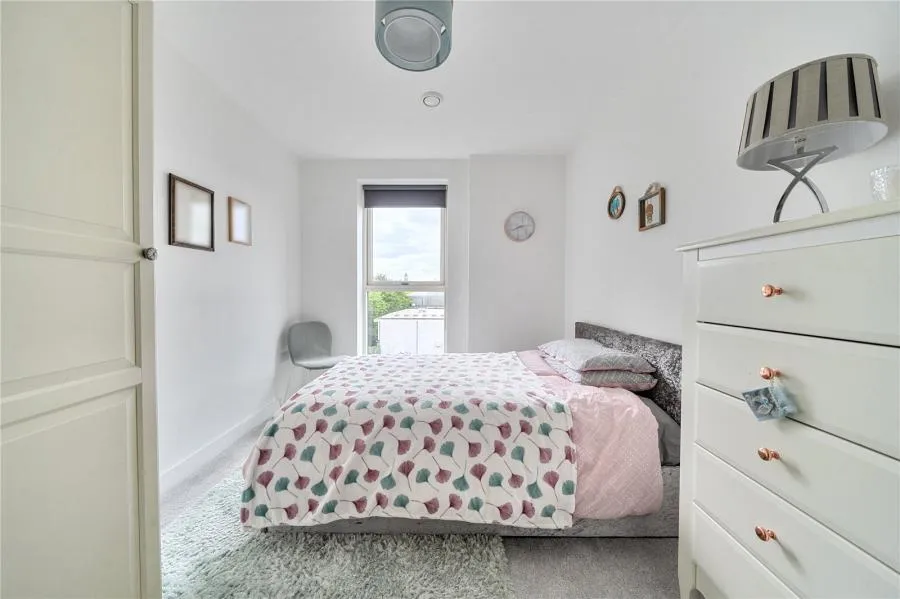 Trinity Way, Acton, W3, photo 14