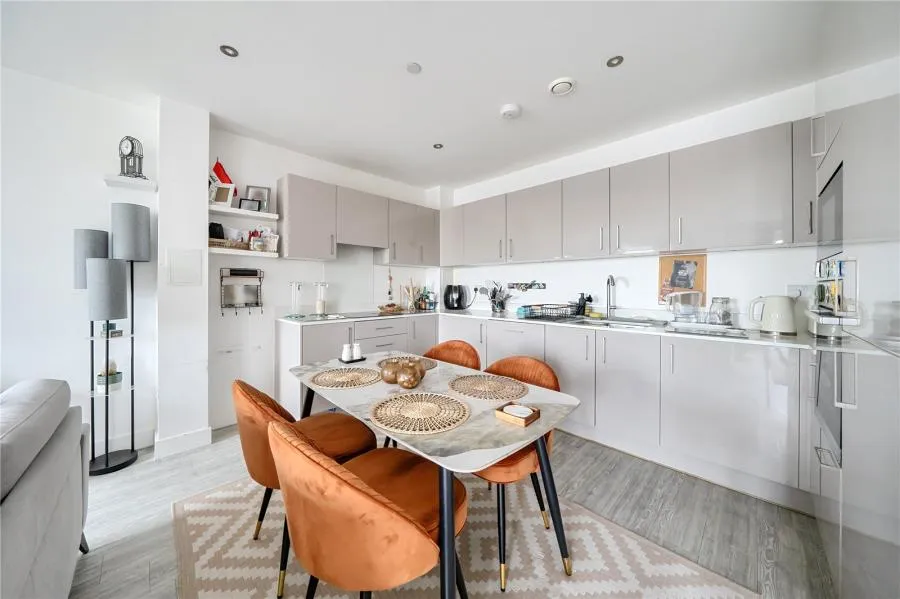 Trinity Way, Acton, W3, photo 5