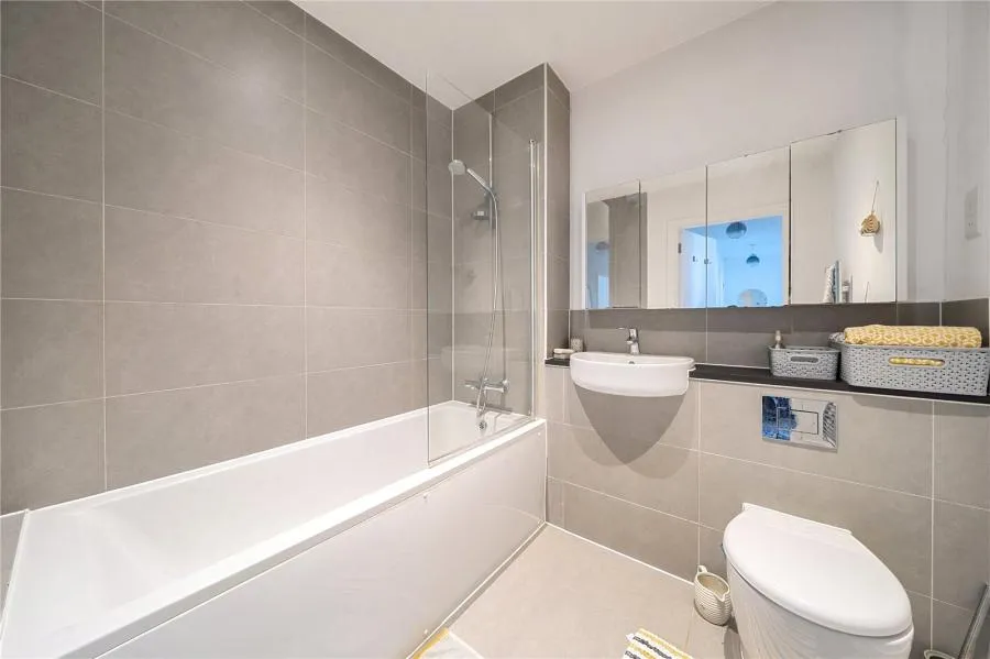 Trinity Way, Acton, W3, photo 8