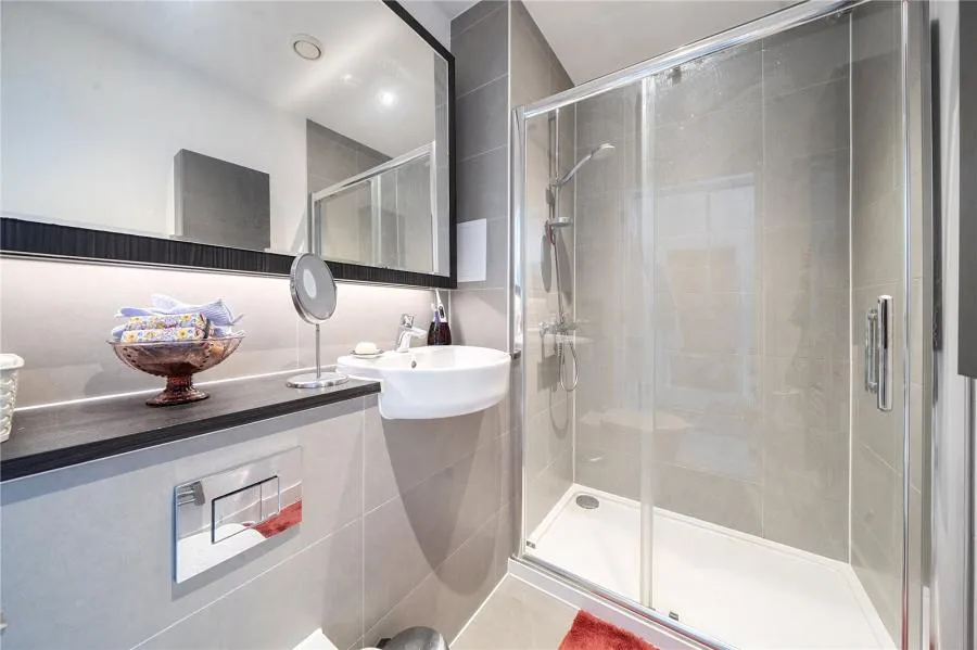 Trinity Way, Acton, W3, photo 9