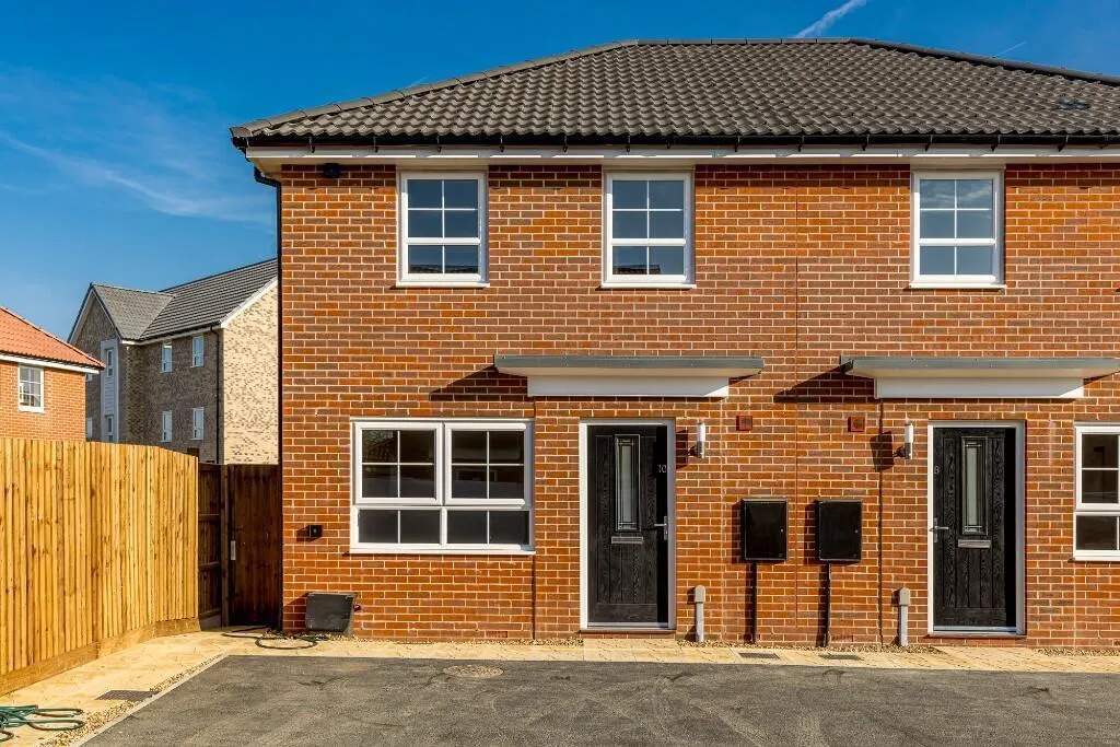 2 bed house to rent — Humprey Way, Rackheath, NORWICH