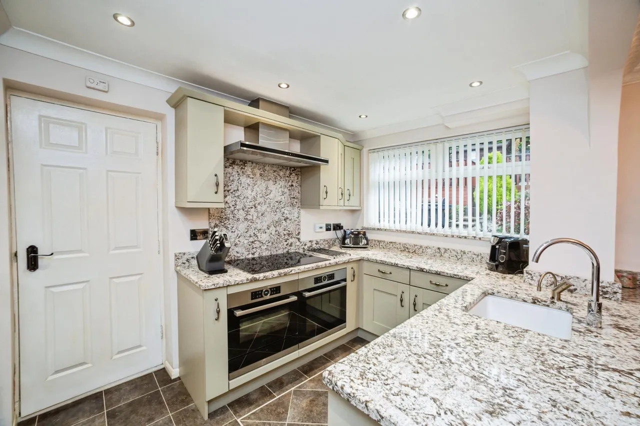 Hill View Road, Kimberworth, S61, photo 8