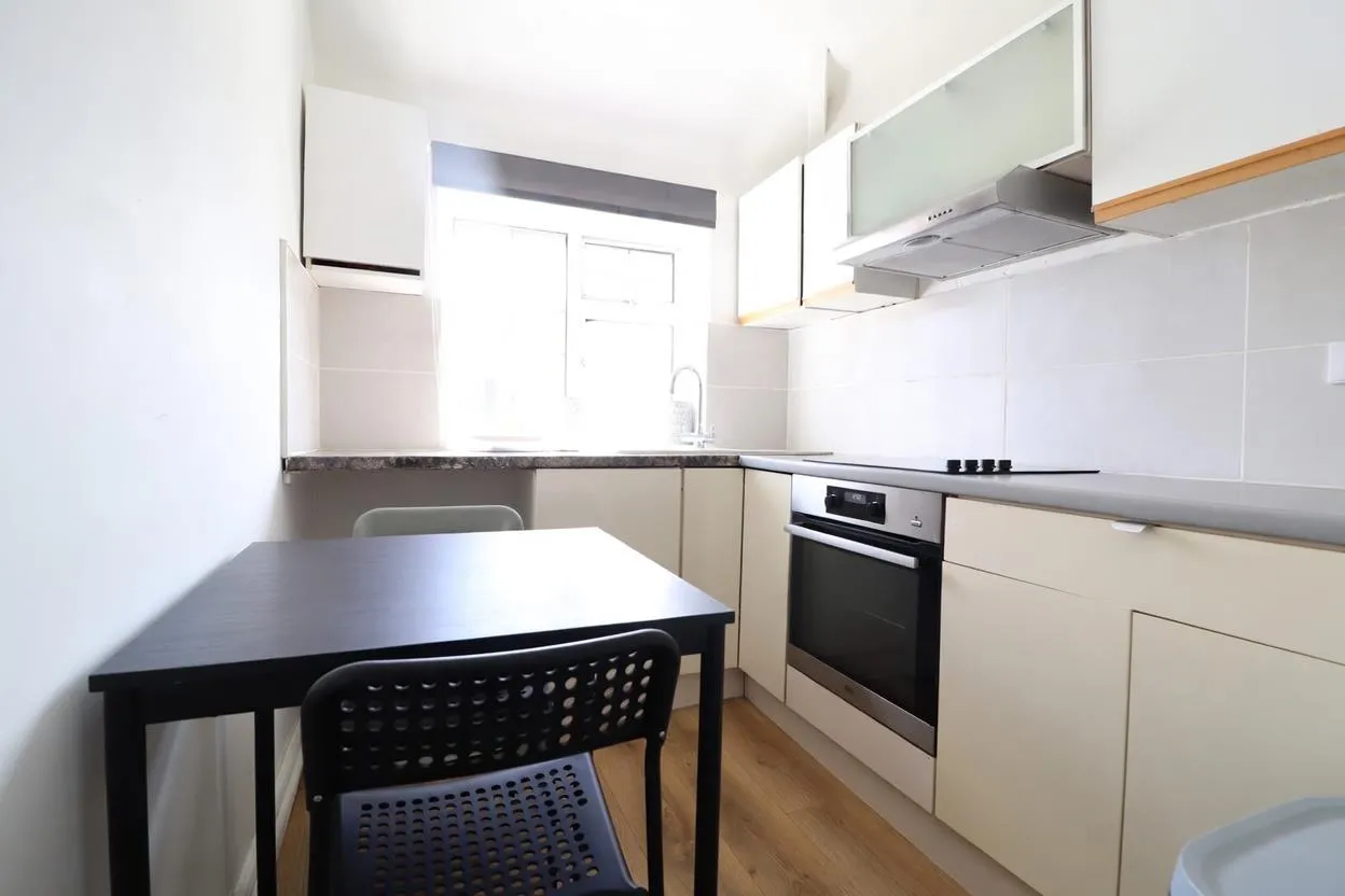 Crest Road, London, NW2, photo 9