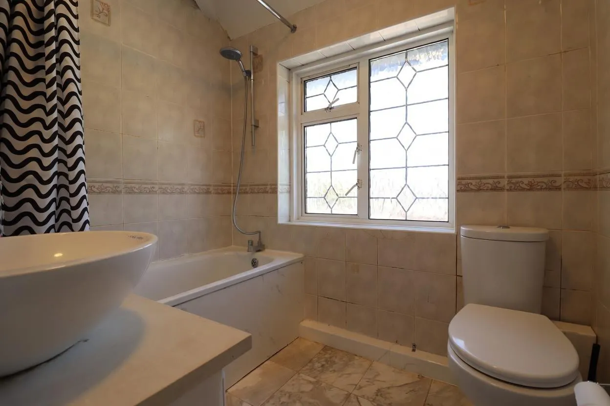 Crest Road, London, NW2, photo 10