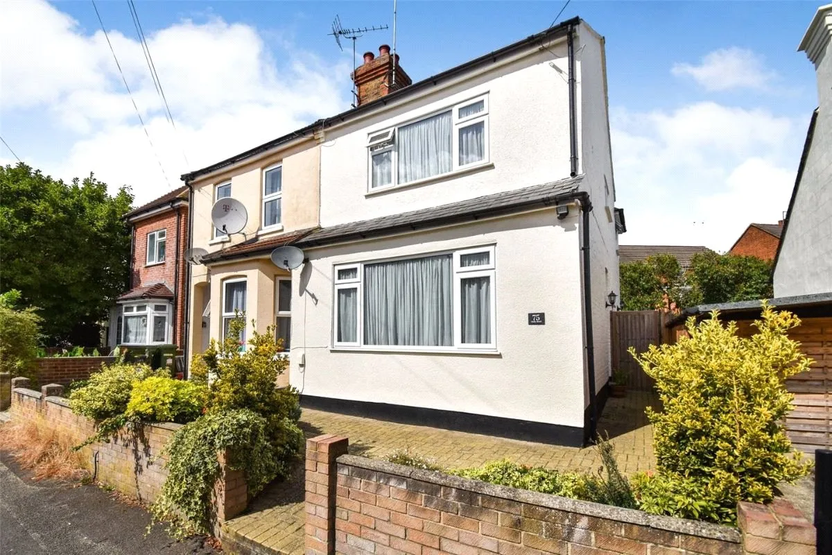 2 bed house for sale — Holly Road, Aldershot, Hampshire, GU12 4SQ