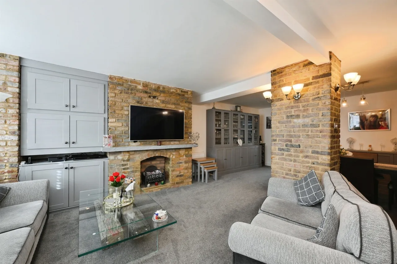 Rodney Crescent, Hoddesdon, photo 2