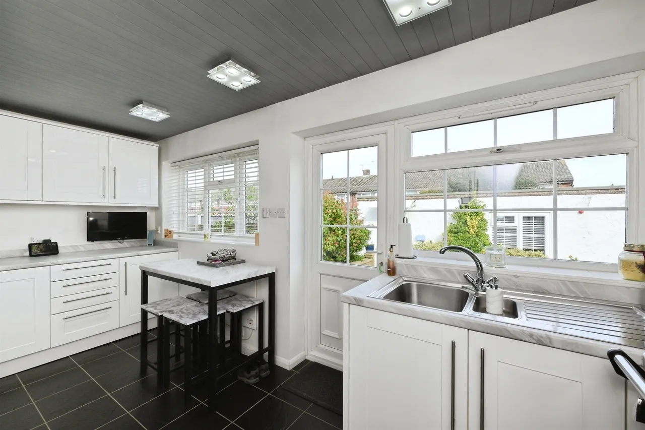 Rodney Crescent, Hoddesdon, photo 7