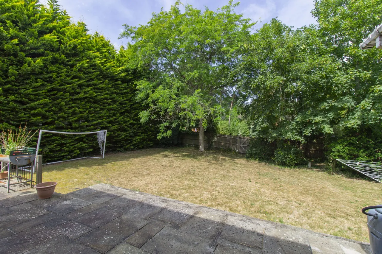 Carisbrooke, Pinewood Hill, Fleet, GU51 3AW, photo 24