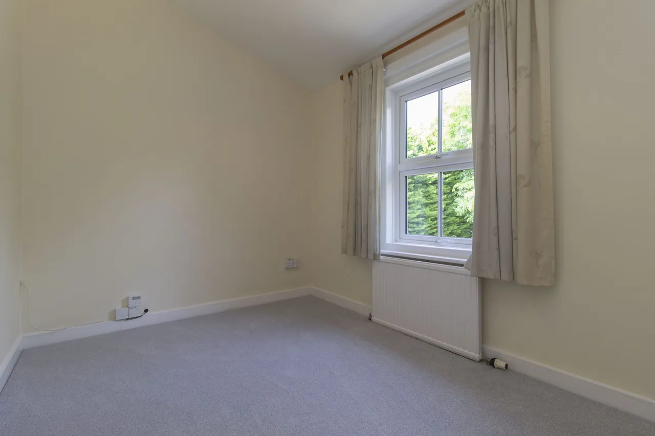 Carisbrooke, Pinewood Hill, Fleet, GU51 3AW, photo 20