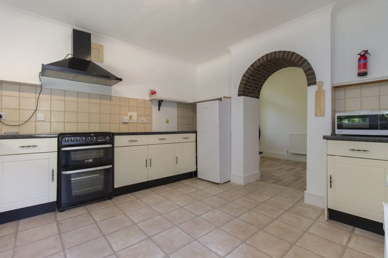 Carisbrooke, Pinewood Hill, Fleet, GU51 3AW, photo 6