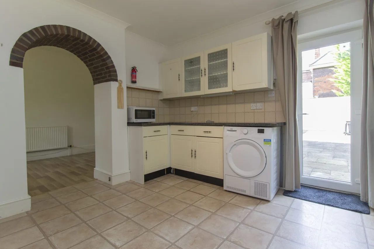 Carisbrooke, Pinewood Hill, Fleet, GU51 3AW, photo 8