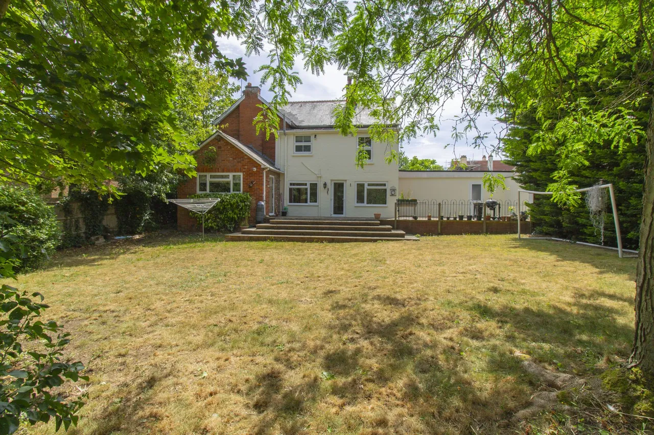 Carisbrooke, Pinewood Hill, Fleet, GU51 3AW, photo 22