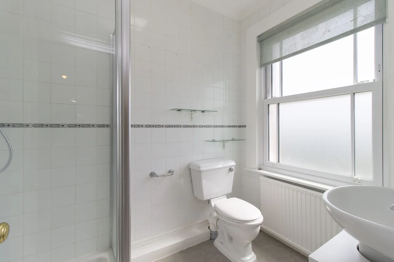 Carisbrooke, Pinewood Hill, Fleet, GU51 3AW, photo 14