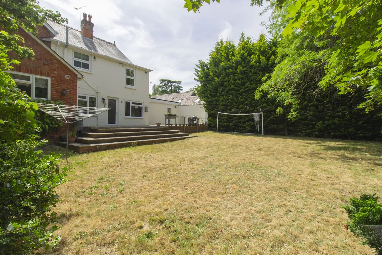 Carisbrooke, Pinewood Hill, Fleet, GU51 3AW, photo 23