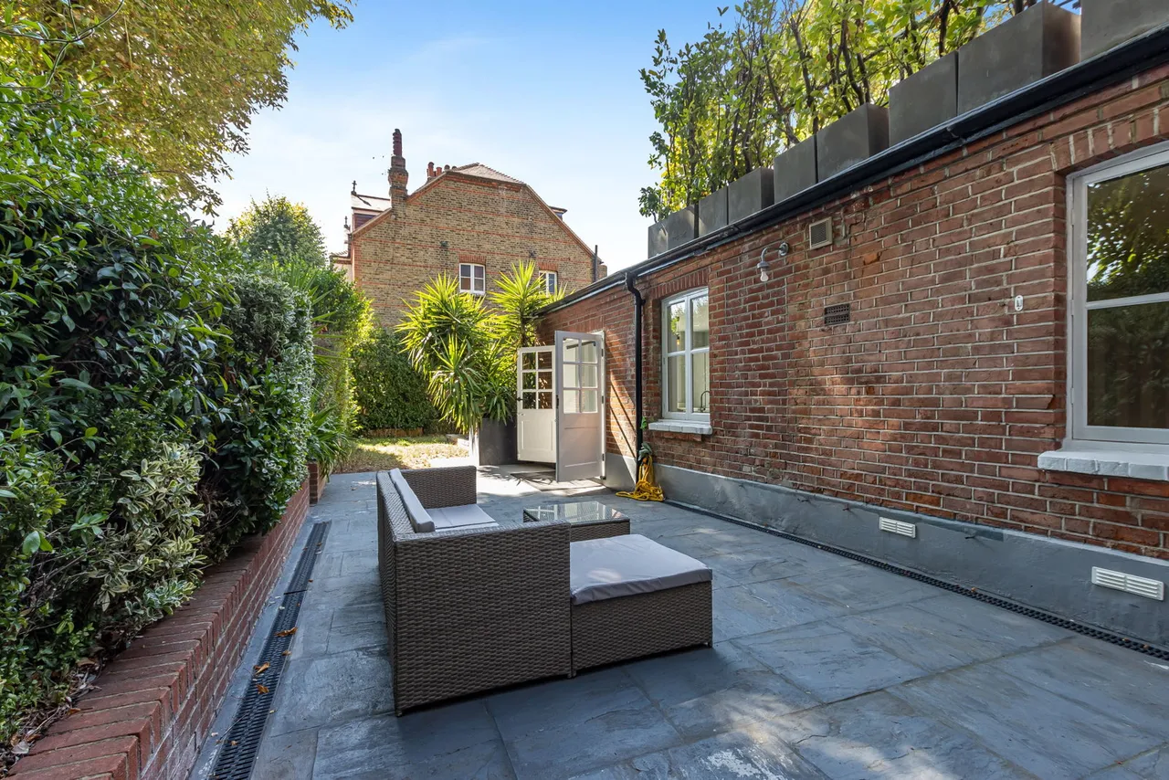 Bath Road, London, W4, photo 9