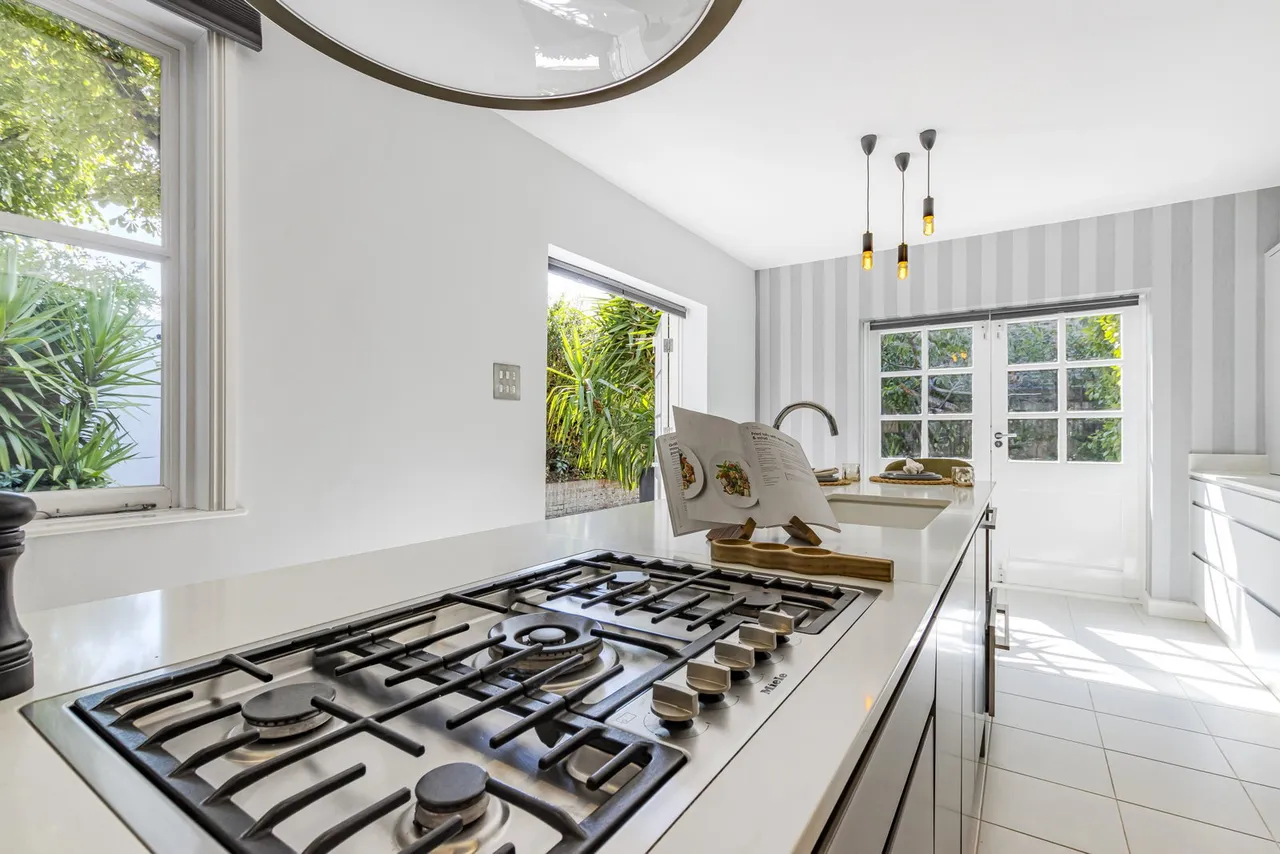 Bath Road, London, W4, photo 4