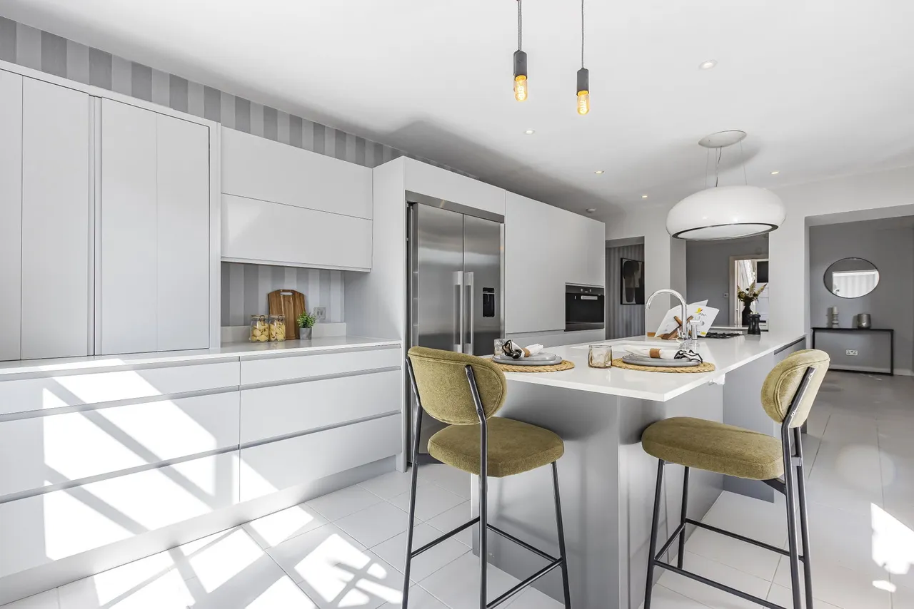 Bath Road, London, W4, photo 2