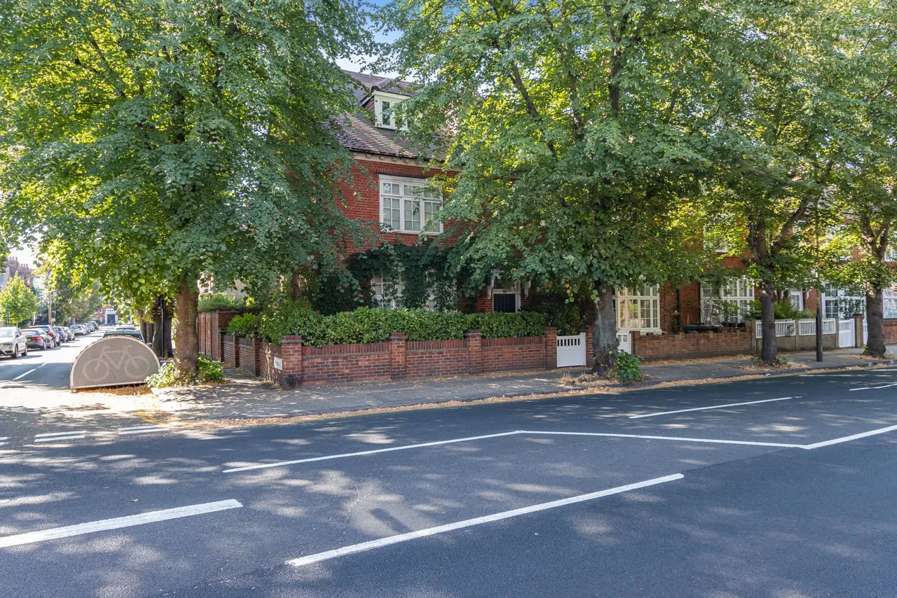 Bath Road, London, W4, photo 10