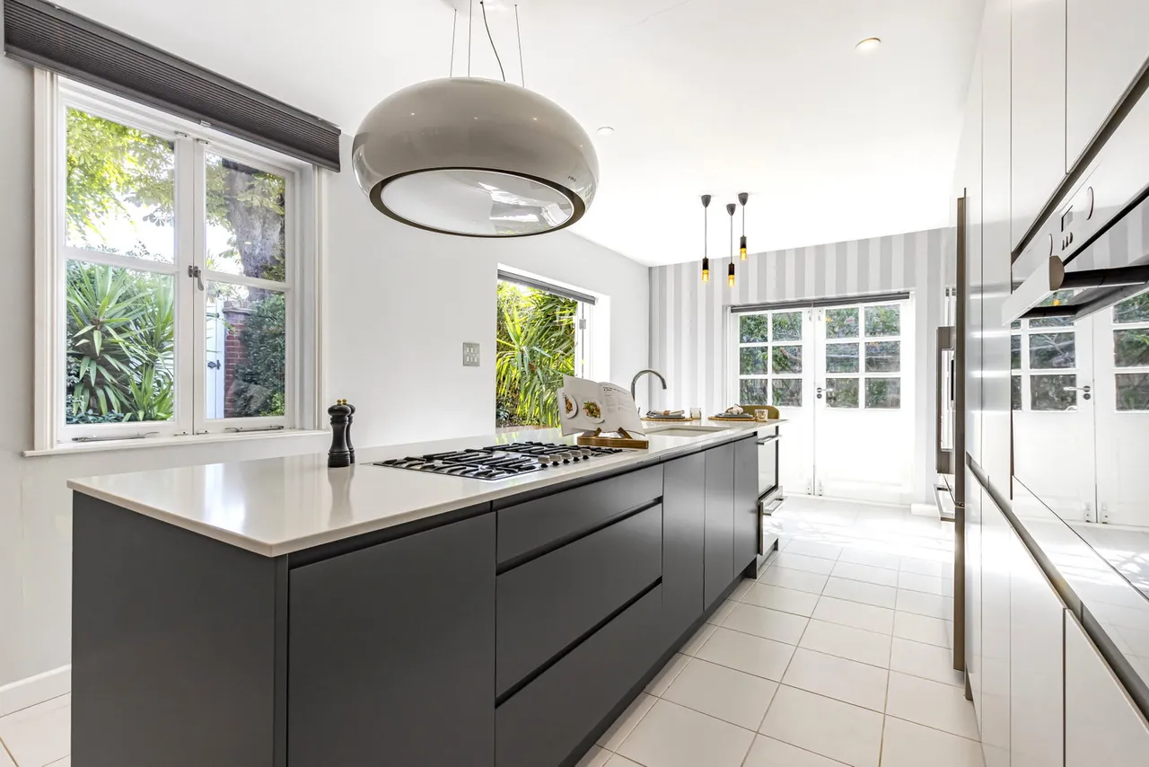 Bath Road, London, W4, photo 5