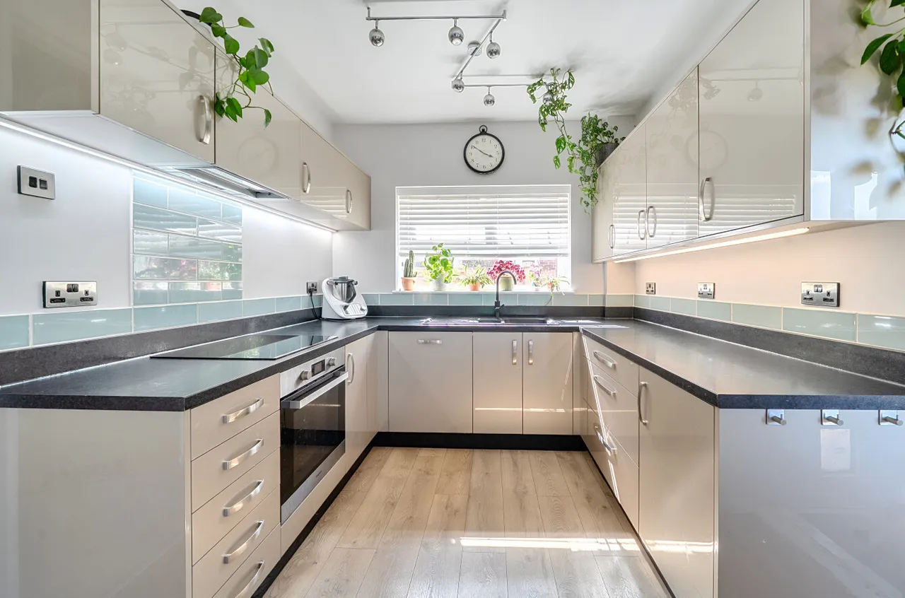 Cranmore Lane, Aldershot, Hampshire, GU11 3BD, photo 2