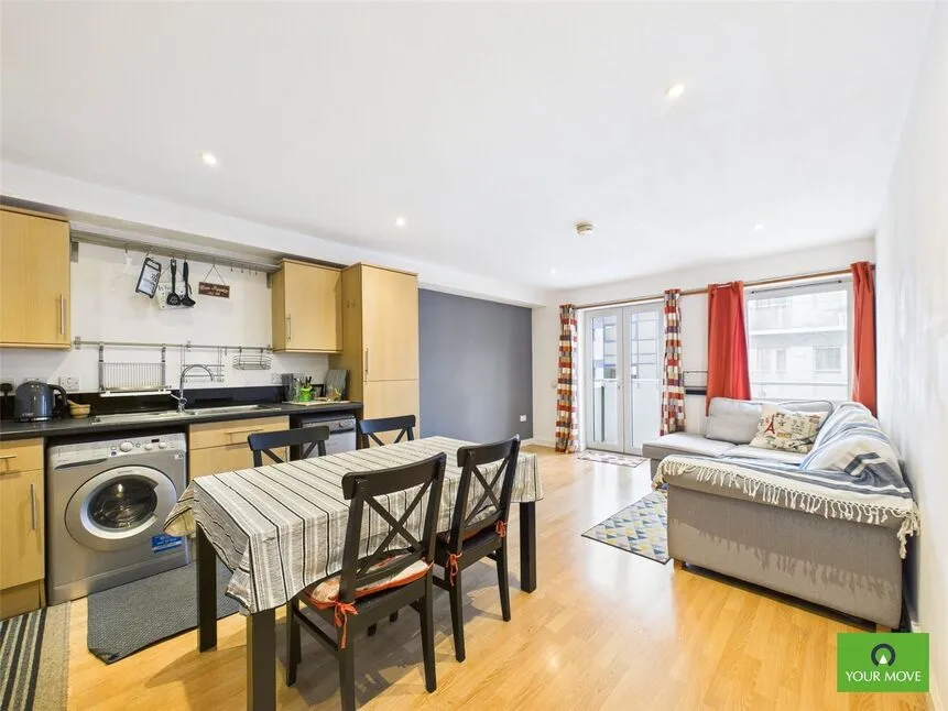 2 bed flat for sale, Slaney Road, Romford, RM1