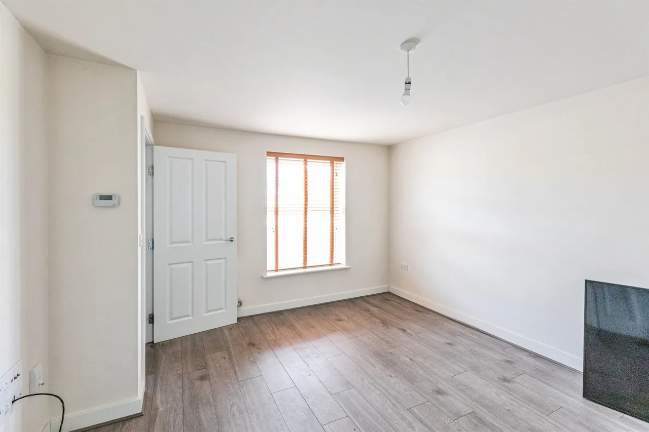 Sapphire Street, Irthlingborough, NN9, photo 4