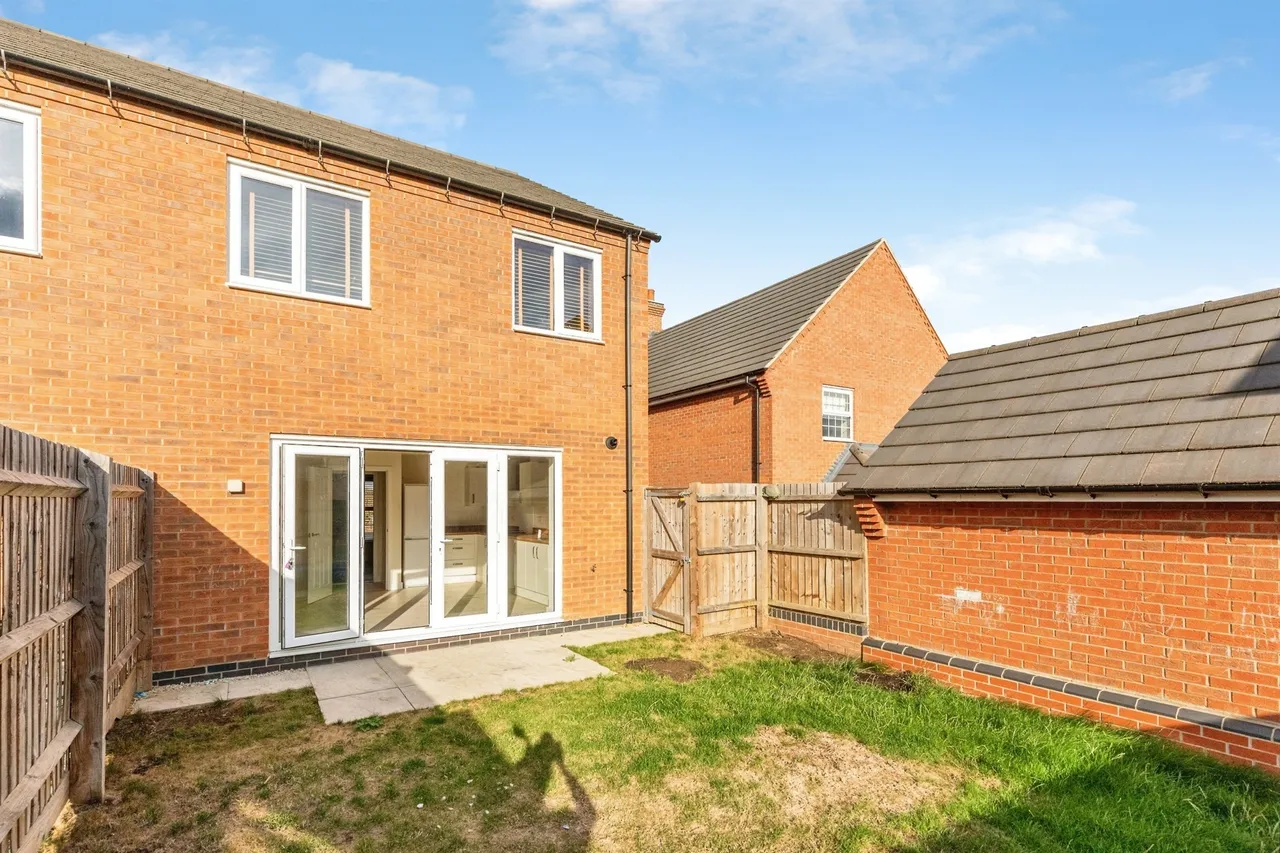 Sapphire Street, Irthlingborough, NN9, photo 14