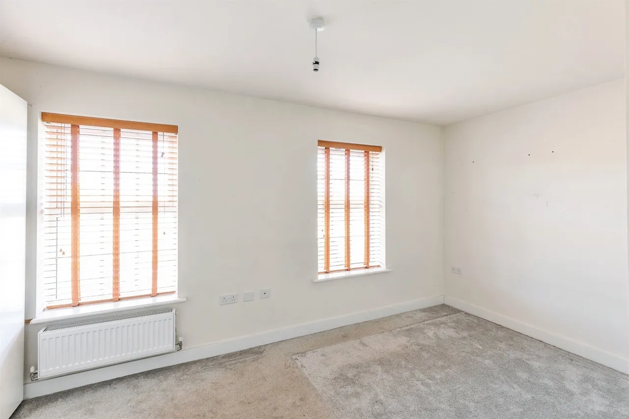 Sapphire Street, Irthlingborough, NN9, photo 9