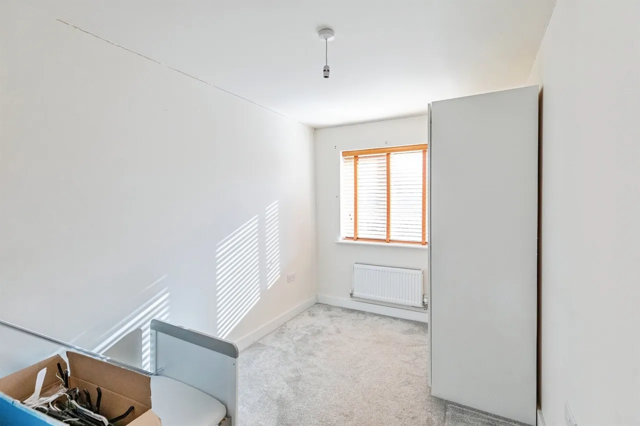 Sapphire Street, Irthlingborough, NN9, photo 11