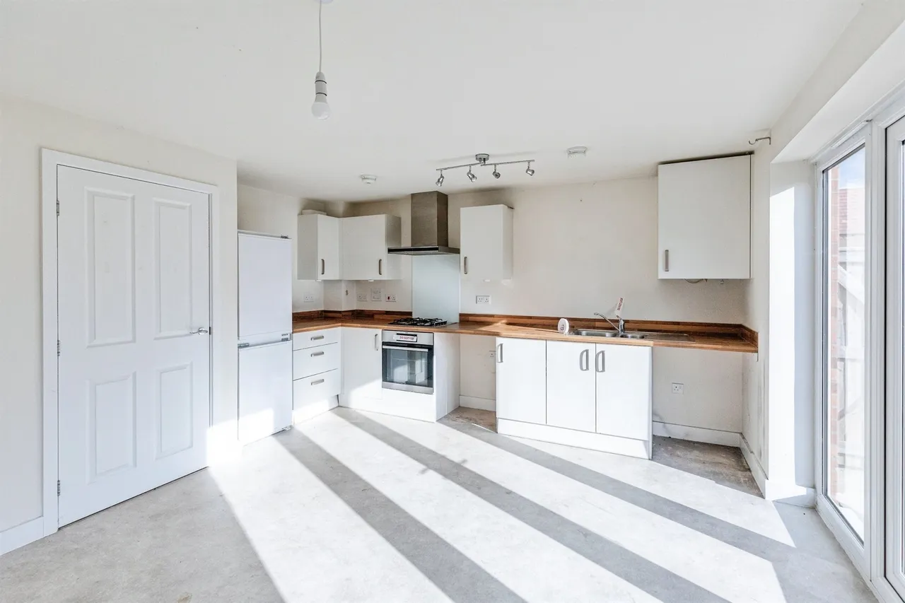 Sapphire Street, Irthlingborough, NN9, photo 5