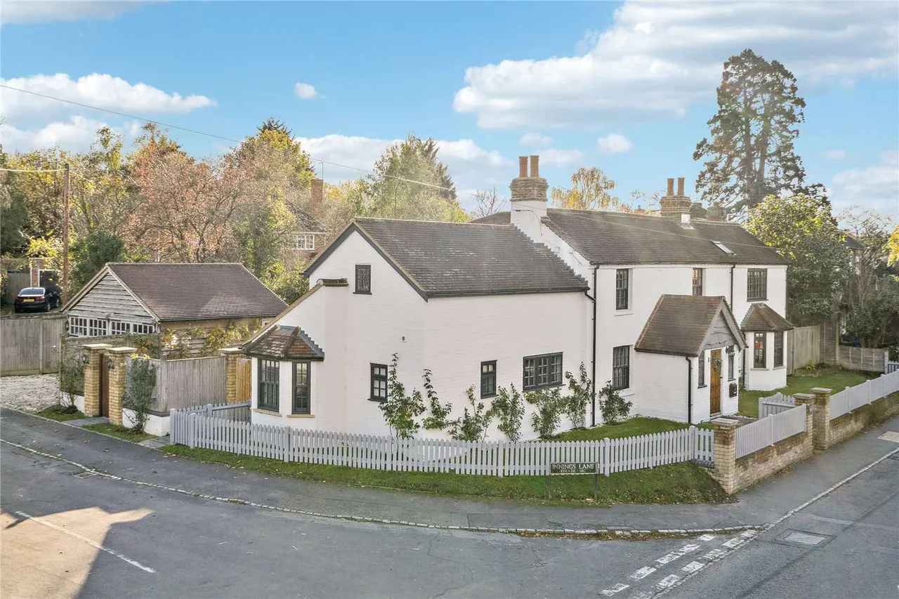 5 bed house for sale, Waltham Road, White Waltham, SL6