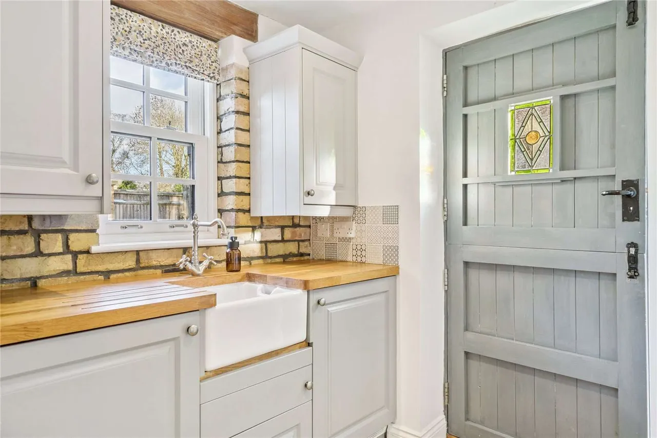 Waltham Road, White Waltham, SL6, photo 9